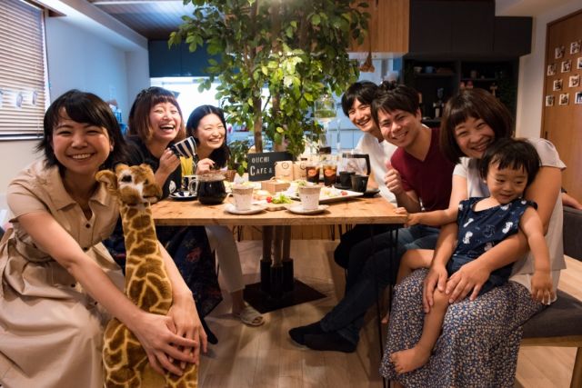 大阪 シェアハウスが人気の理由は おしゃれな個室 家賃の安さだけが魅力じゃない 第二の家族に出会える絆家